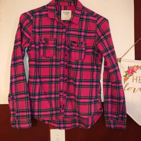 Abercrombie & Fitch Tops - Abercrombie small flannel button up women’s